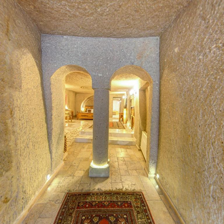 Roma Cave Suite 4*
