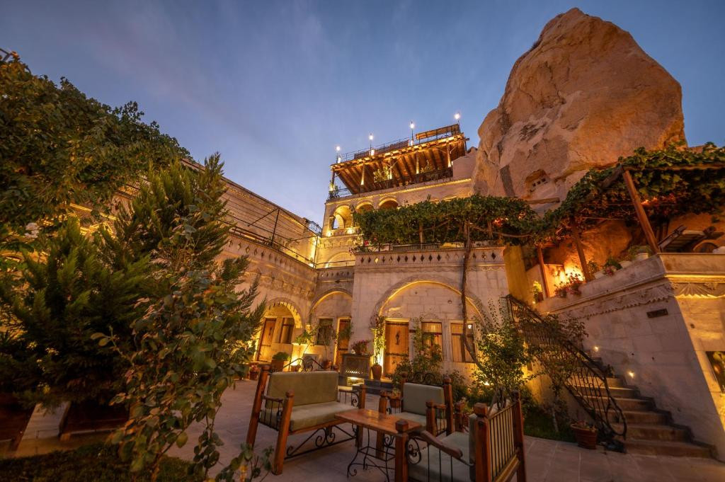 Roma Cave Suite 4*