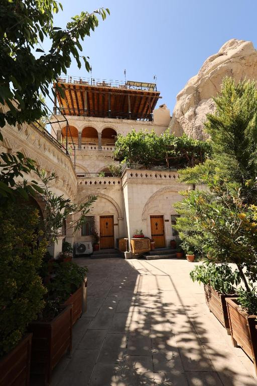 Roma Cave Suite 4*