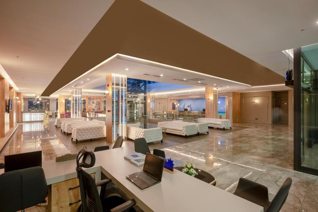 Sailors Beach Club 5*