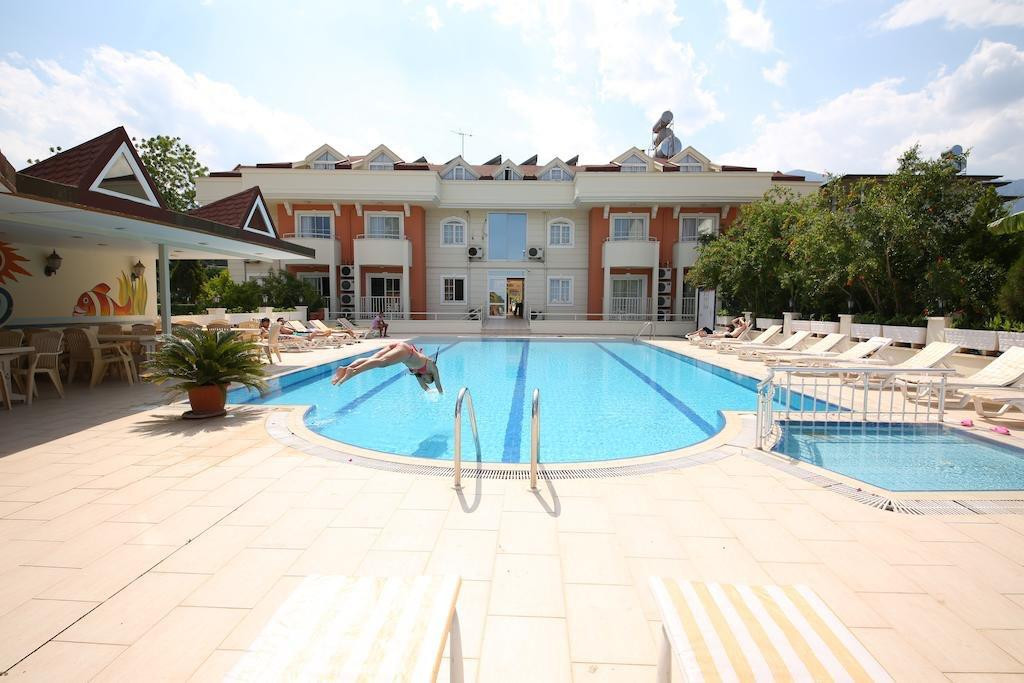 Eramax (Ex. Savrose Suite Hotel) 3*