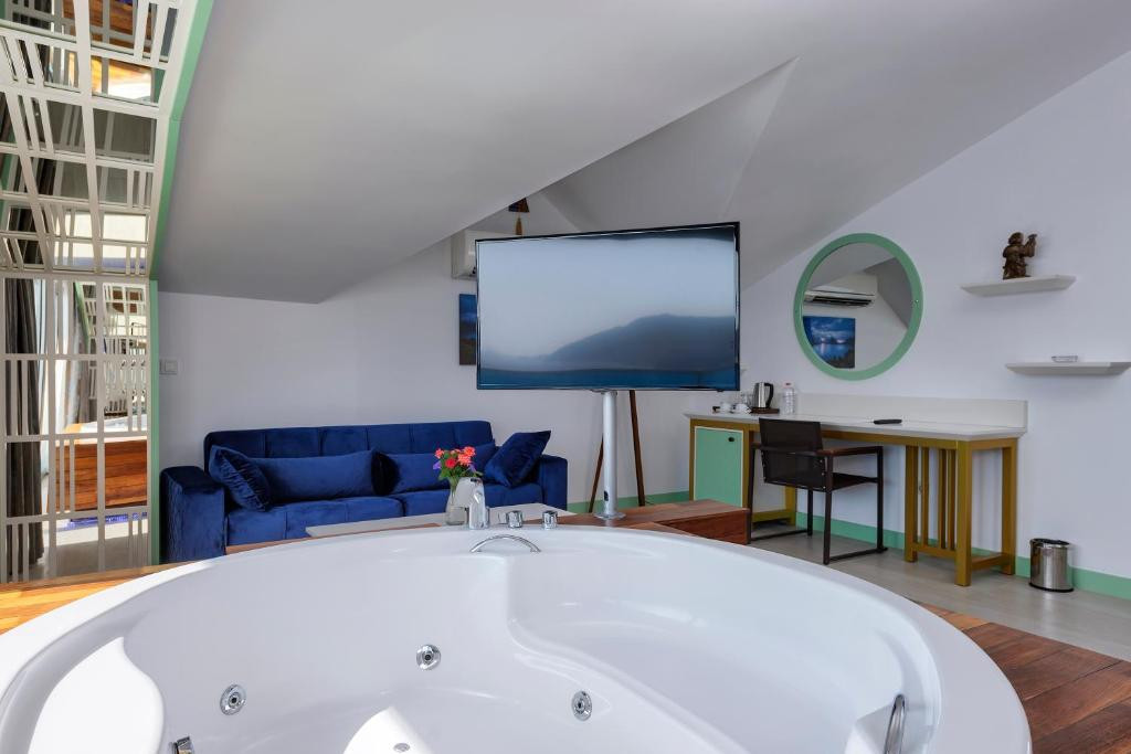 Sea View Hotel 3*