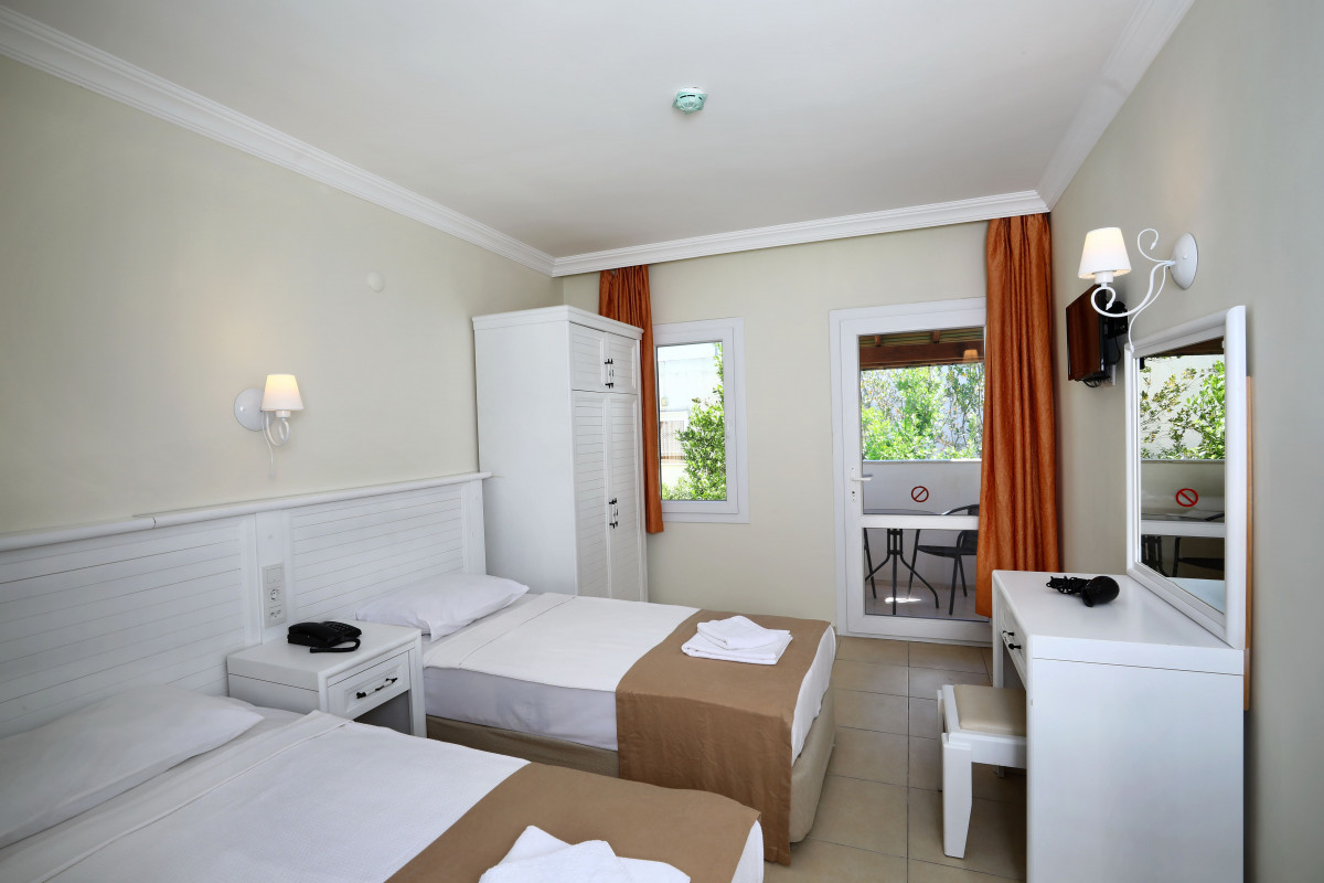 Summer Garden Suites And Beach Hotel (Ex. Summer Garden Apart) 3*