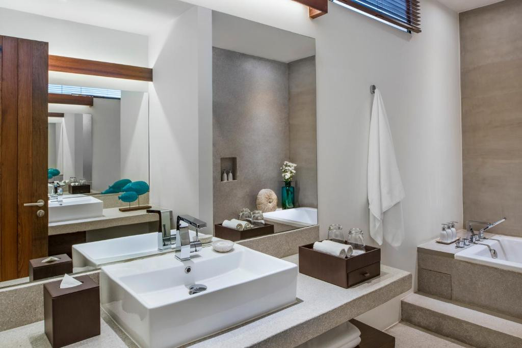 The Aviary Hotel 4*