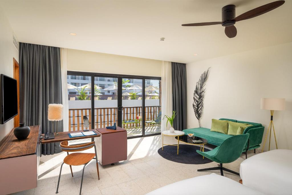 The Aviary Hotel 4*
