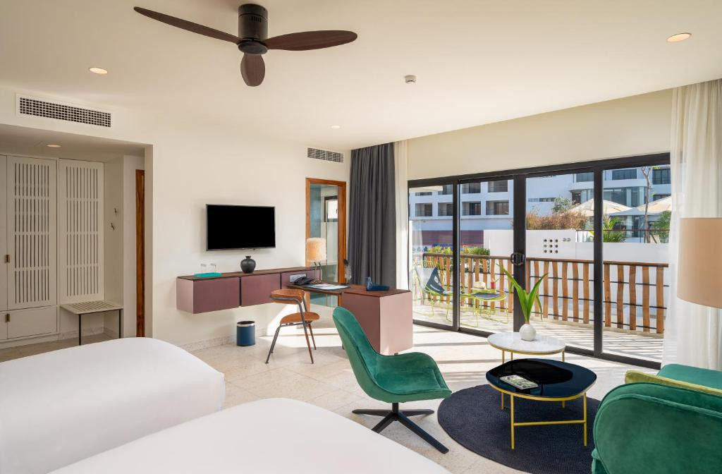 The Aviary Hotel 4*