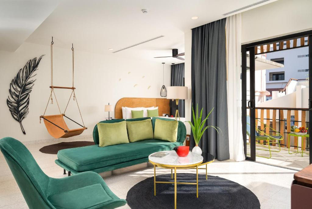 The Aviary Hotel 4*