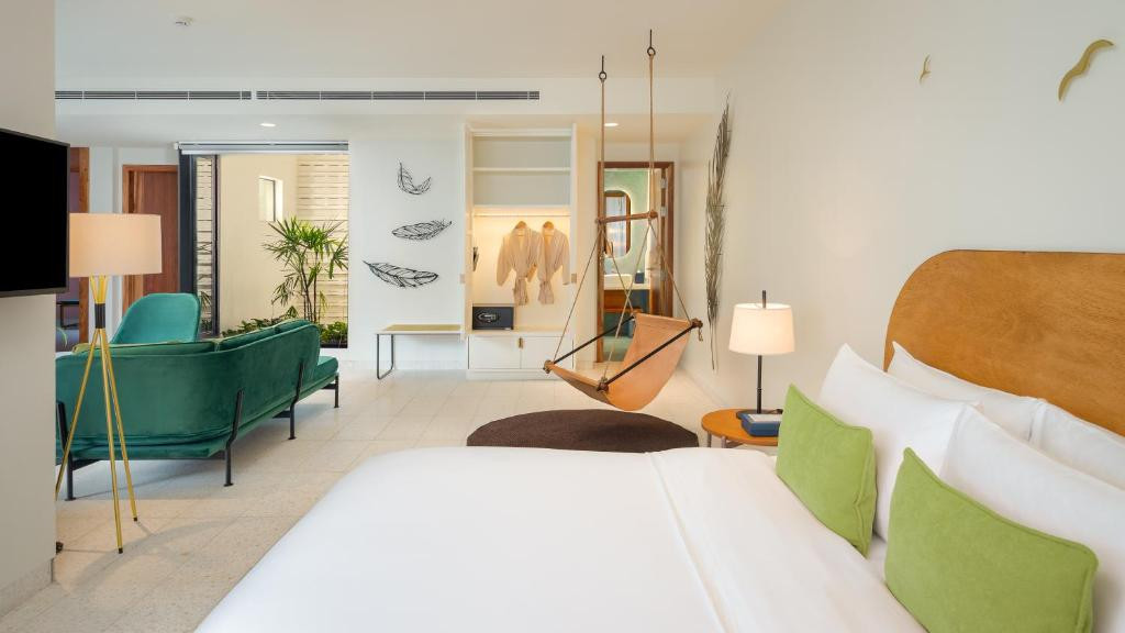 The Aviary Hotel 4*