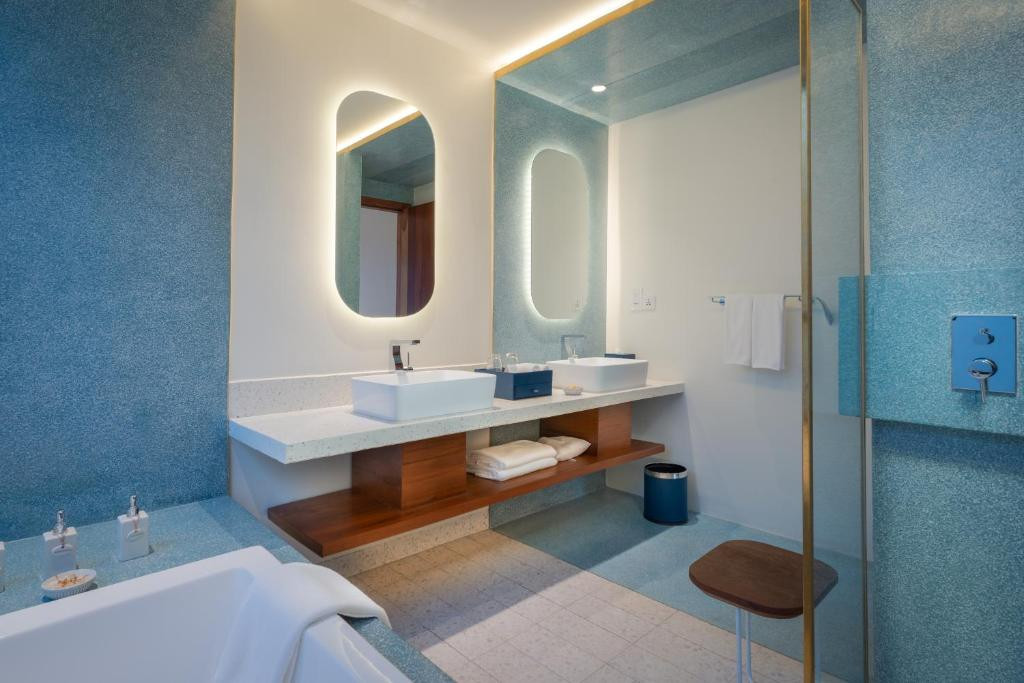 The Aviary Hotel 4*