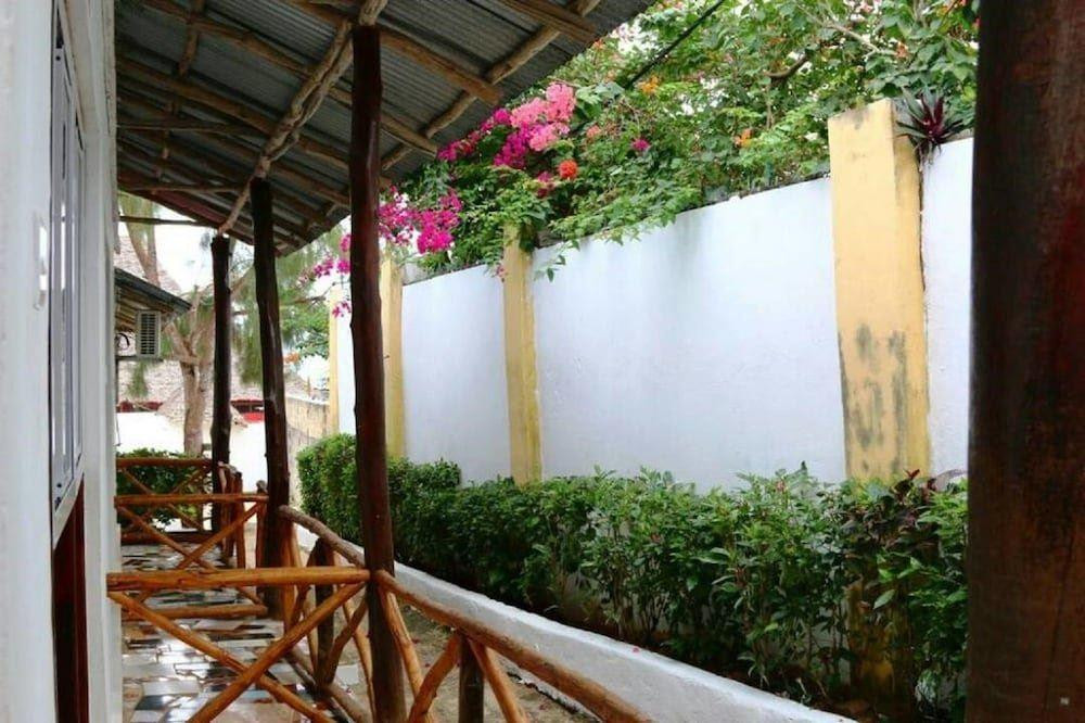 Mocco Beach Villa 3*