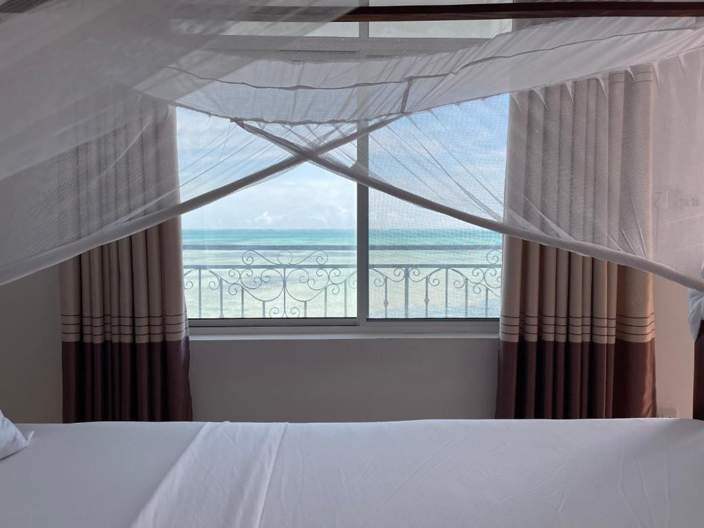 Visitors Inn Hotel 3*