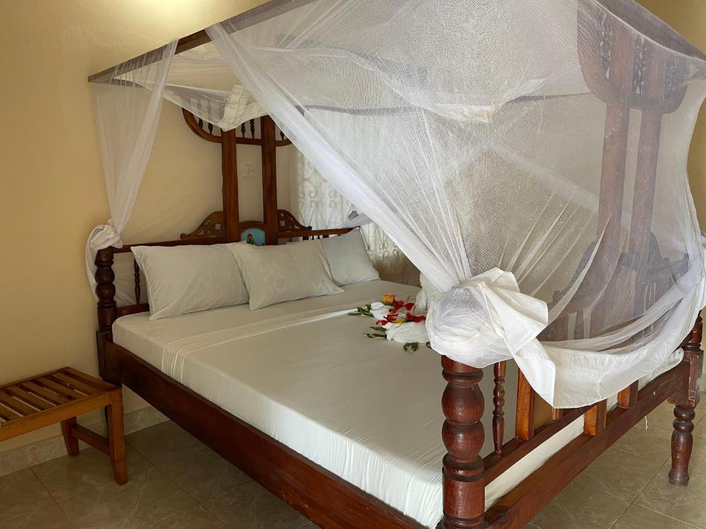 Visitors Inn Hotel 3*