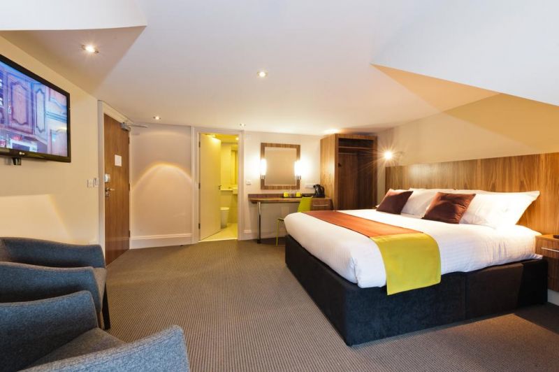 The Place 4*