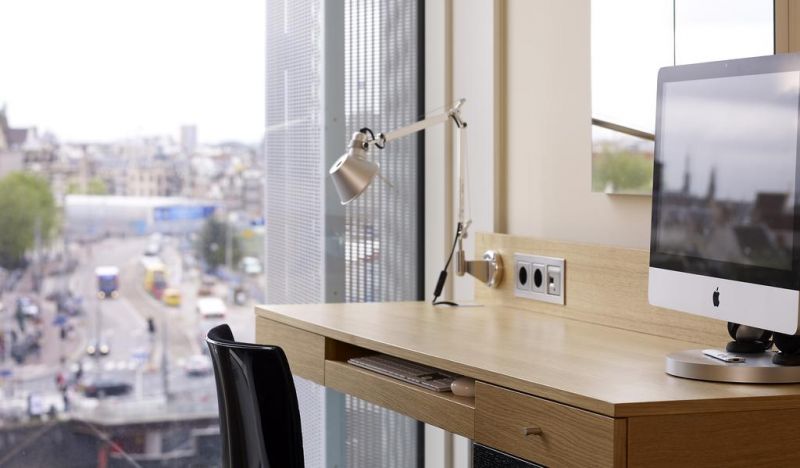 Hilton Amsterdam Central Station 4*