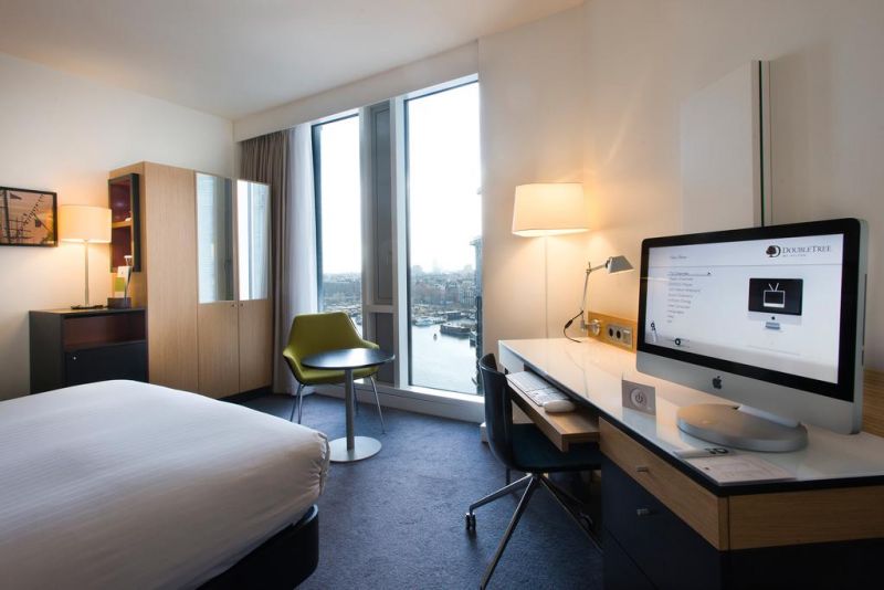 Hilton Amsterdam Central Station 4*