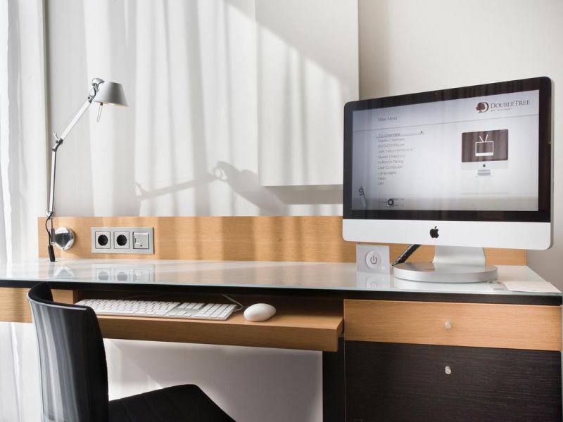 Hilton Amsterdam Central Station 4*