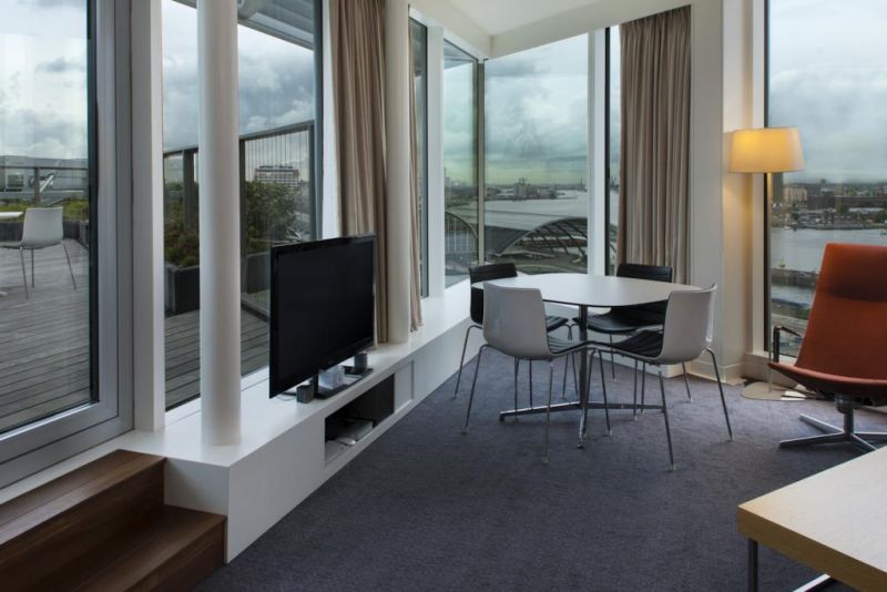 Hilton Amsterdam Central Station 4*