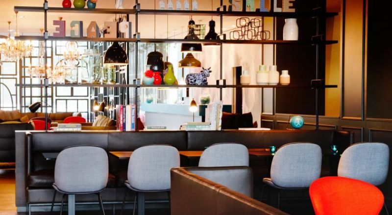 Motel One Amsterdam 3*