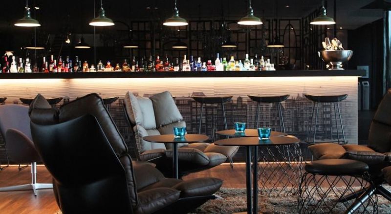 Motel One Amsterdam 3*