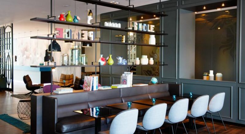 Motel One Amsterdam 3*