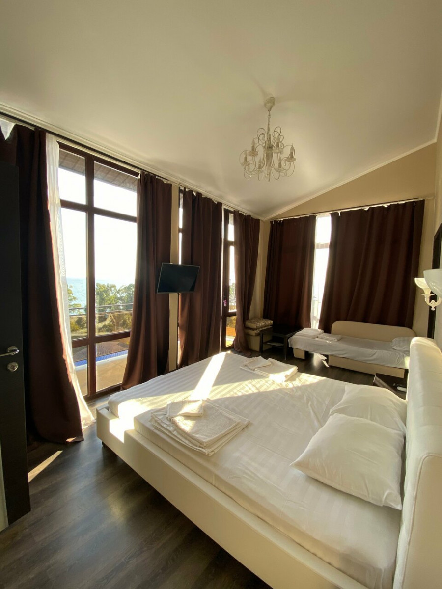White Hotel (БЕЛЫЙ ДОМ) 2*