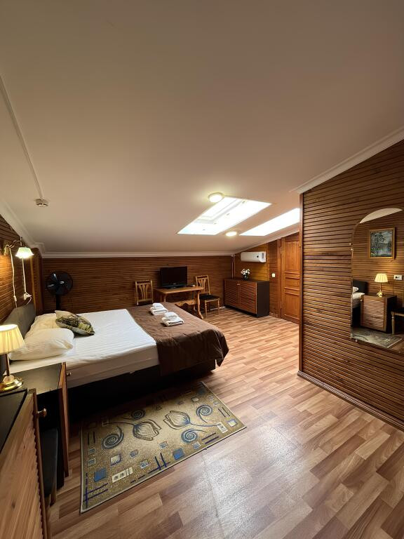 ПАРК АНГЛИЙСКАЯ НАБЕРЕЖНАЯ 2*