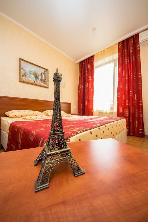 ДЕ ПАРИЖ 2*