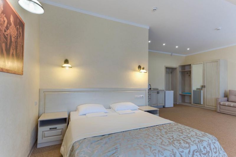 ЕВПАТОРИОН 2*
