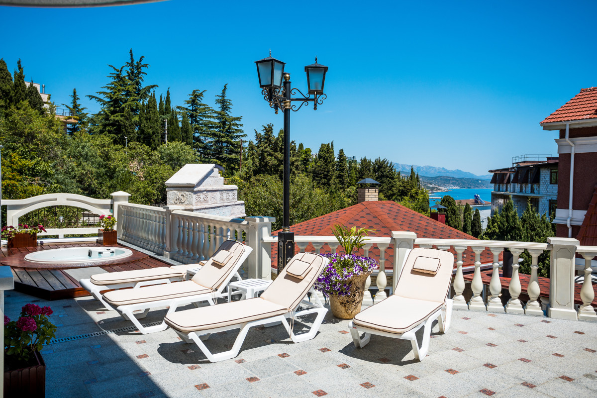 ГРАНАТОВОЕ ПОМЕСТЬЕ 3*