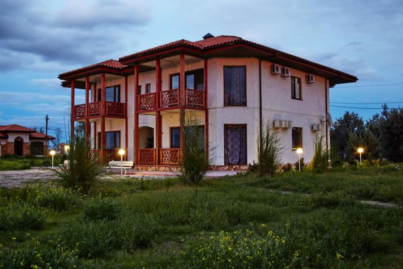 КАРАВАН-САРАЙ МЕЖВОДНОЕ 2*