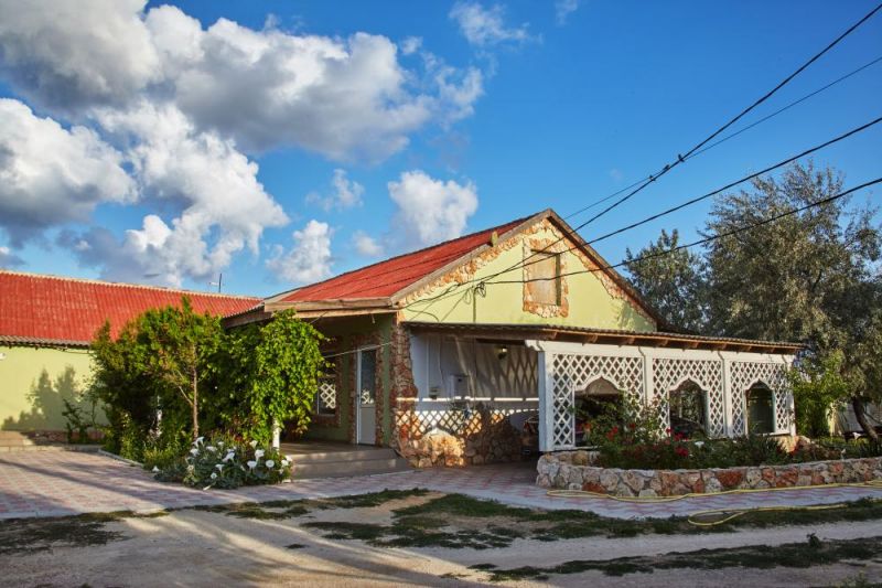 КАРАВАН-САРАЙ МЕЖВОДНОЕ 2*