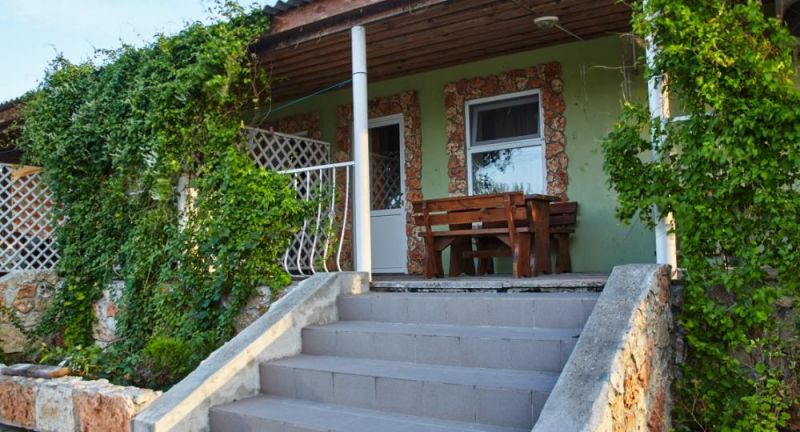 КАРАВАН-САРАЙ МЕЖВОДНОЕ 2*