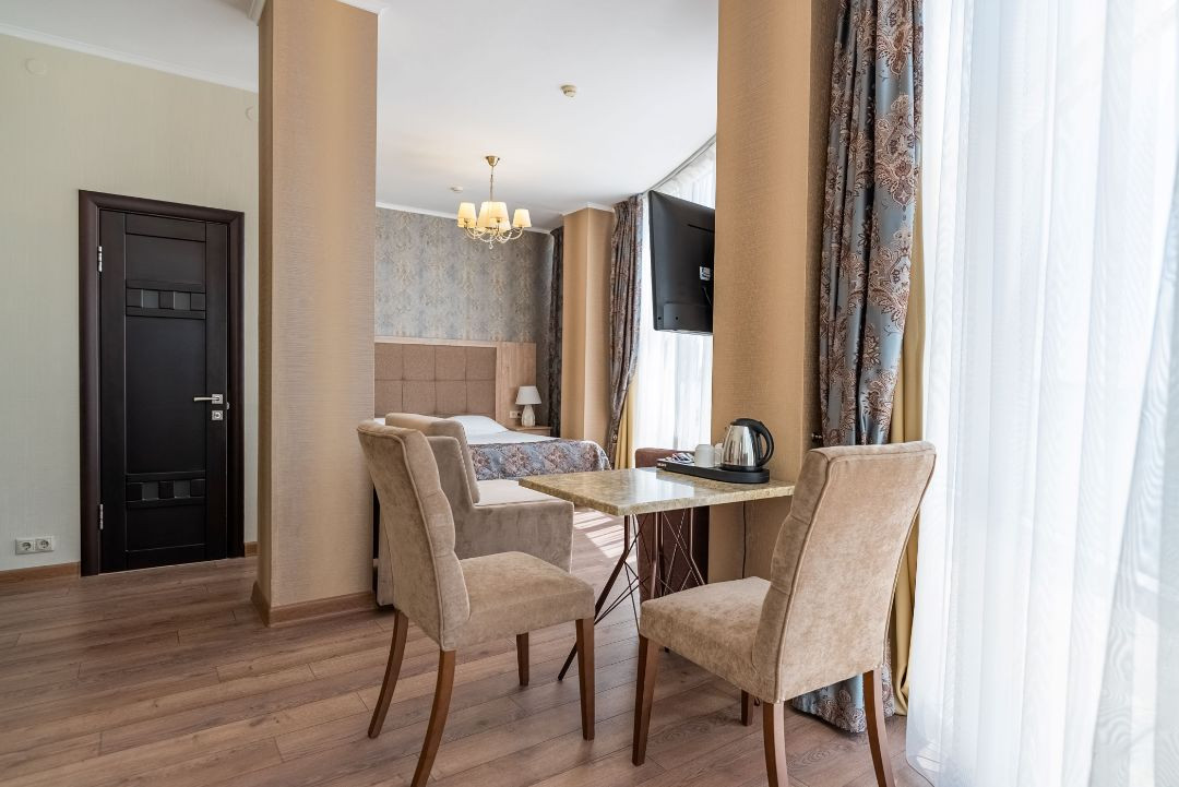КОМПАС МАГНОЛИЯ ГЕЛЕНДЖИК 3*
