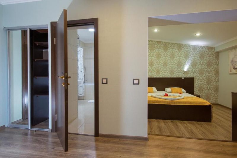 ЛЮДМИЛА ГЕЛЕНДЖИК 3*