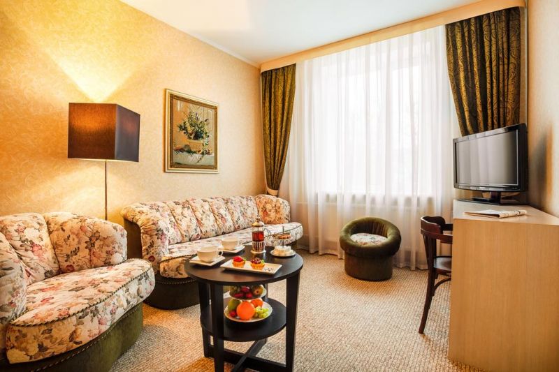 ВОЛХОВ 4*