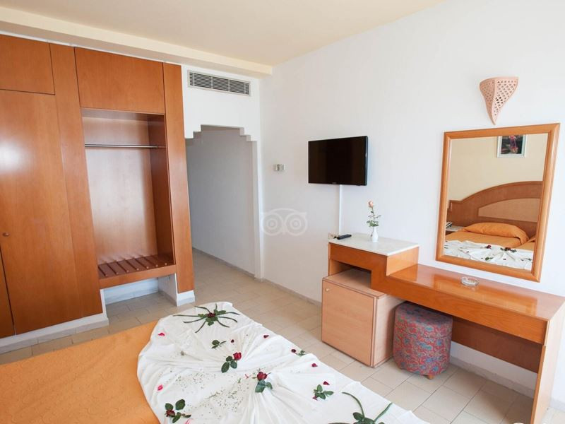 Thapsus Beach Resort 4*