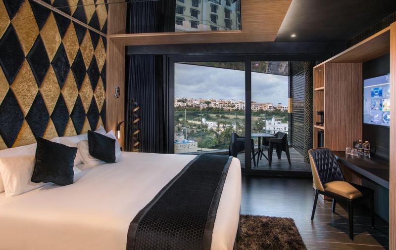 H Hotel 4*