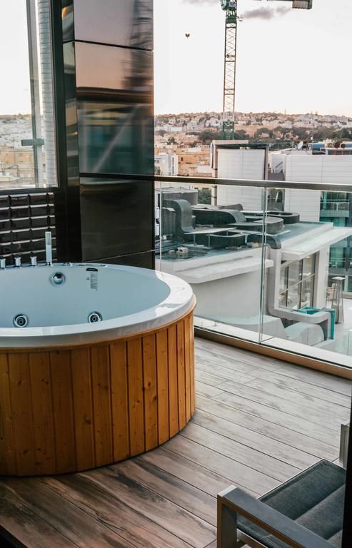 Hugos Boutique Hotel 4*
