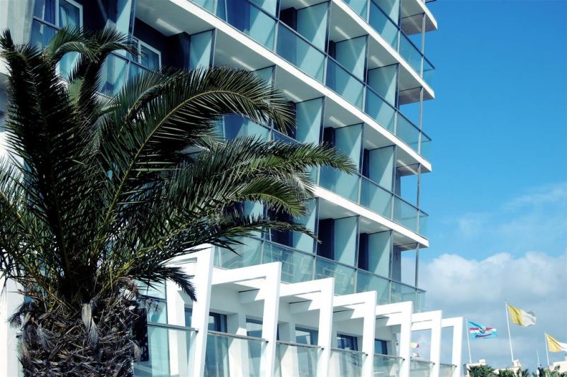 Waters Edge 3*
