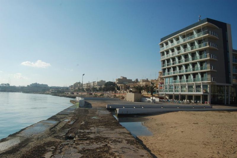 Waters Edge 3*