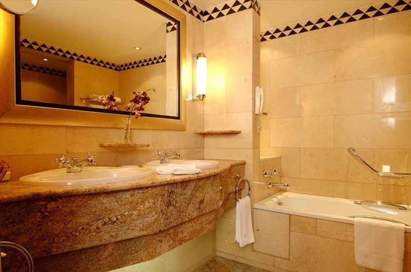 Nairobi Serena 5*