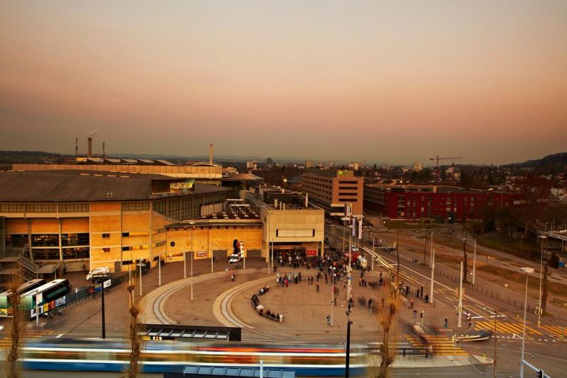 Holiday Inn Zurich Messe 4*