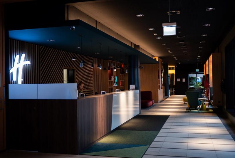 Holiday Inn Zurich Messe 4*