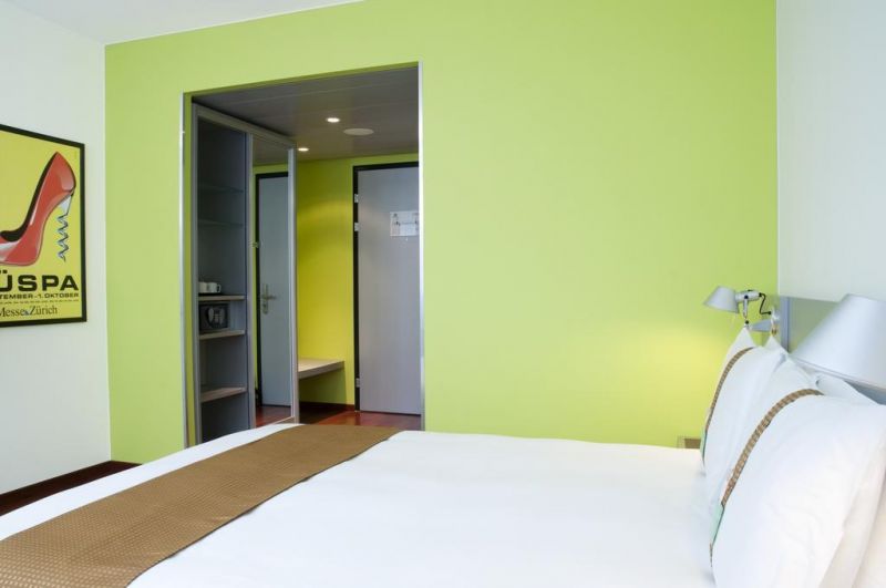 Holiday Inn Zurich Messe 4*