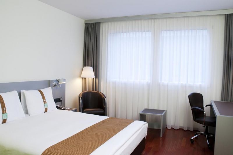 Holiday Inn Zurich Messe 4*
