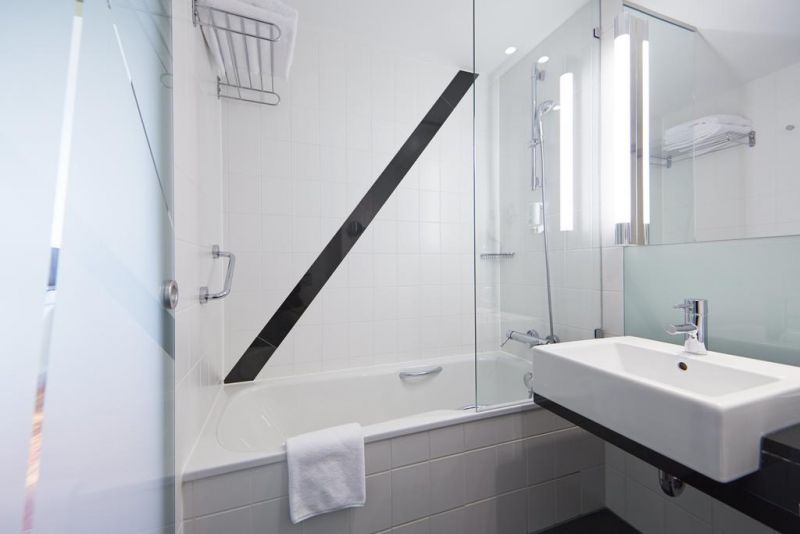 Holiday Inn Zurich Messe 4*