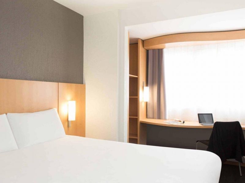 Ibis Geneve Centre Gare 2*