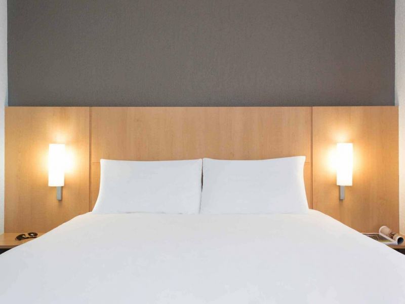 Ibis Geneve Centre Gare 2*