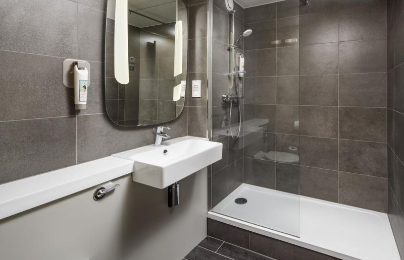 Ibis Geneve Centre Gare 2*