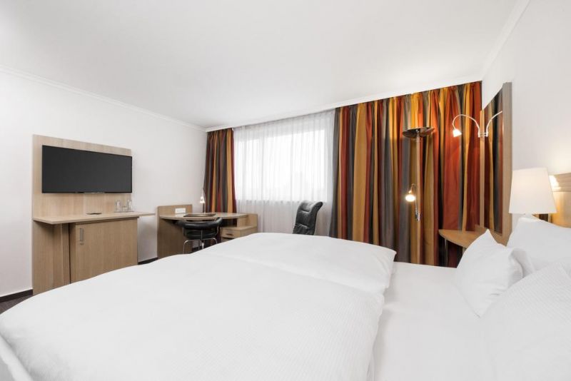 Nh Zurich Airport 4*